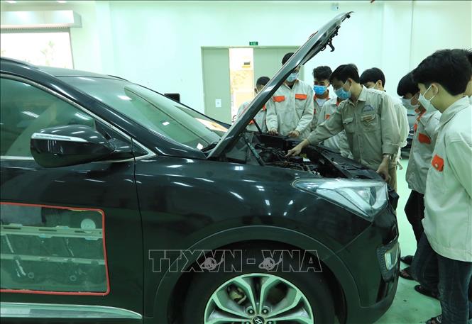 Trong ảnh: Khoa Công nghệ ô tô được chú trọng nâng cao  việc học lý thuyết lẫn thực hành để đáp ứng yêu cầu đào tạo nguồn nhân lực chất lượng cao. Ảnh: Hoàng Hiếu - TTXVN
