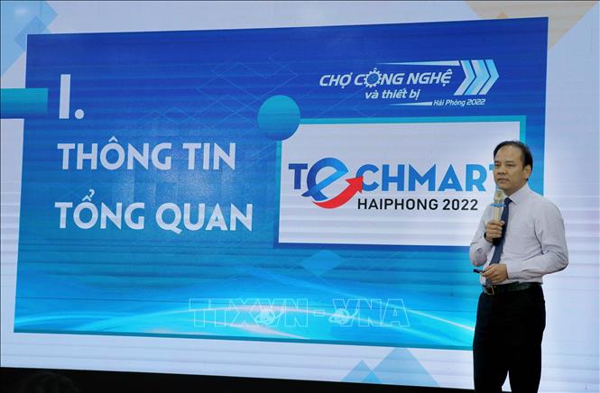 Trong ảnh: Ông Nguyễn Đình Vinh, Giám đốc Trung tâm Phát triển khoa học công nghệ và Đổi mới sáng tạo (Sở Khoa học và Công nghệ Hải Phòng) giới thiệu nội dung Techmart Haiphong 2022. Ảnh: Hoàng Ngọc-TTXVN