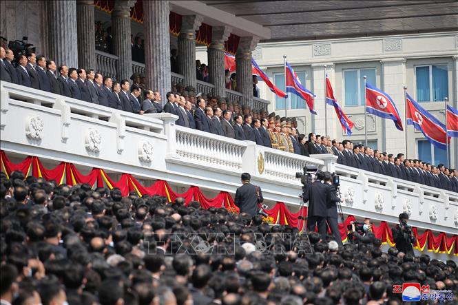 Trong ảnh: Các quan chức cấp cao Triều Tiên dự lễ kỷ niệm 110 năm ngày sinh của cố lãnh tụ Kim Nhật Thành, tại thủ đô Bình Nhưỡng, ngày 15/4/2022. Ảnh: KCNA/TTXVN