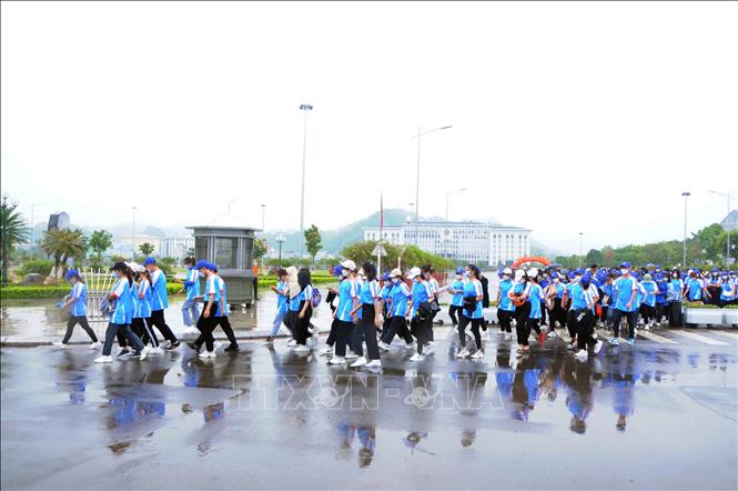 Hơn 500 đoàn viên, hội viên, thanh niên Sơn La tham gia chạy bộ và đi bộ, với quãng đường từ 2 - 3 km/người. Ảnh: Quang Quyết-TTXVN