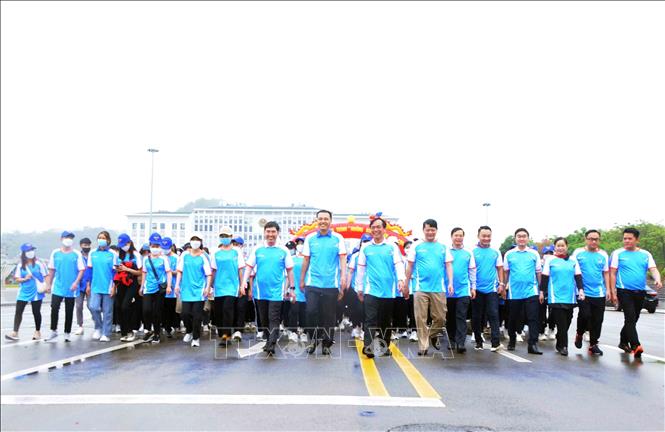 Hơn 500 đoàn viên, hội viên, thanh niên Sơn La tham gia chạy bộ và đi bộ, với quãng đường từ 2 - 3 km/người. Ảnh: Quang Quyết-TTXVN