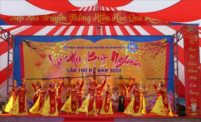 Lễ hội Bút Nghiên diễn ra trong ba ngày (15 - 17/4) với nhiều hoạt động văn hóa, giáo dục, thể dục thể thao đặc sắc. Ảnh: Khiếu Tư - TTXVN