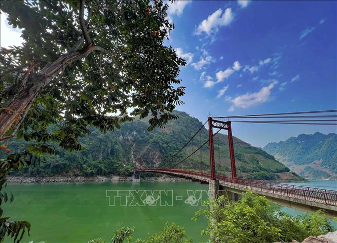Trong ảnh: Trong ảnh: Vẻ đẹp cầu Pa Phông. Ảnh: Xuân Tư – TTXVN