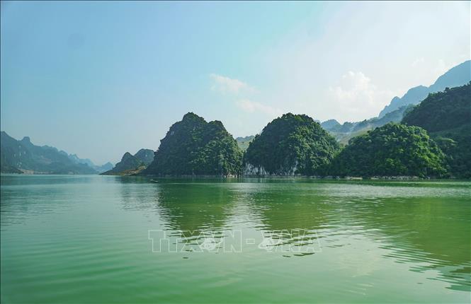 Trong ảnh: Phong cảnh sơn thủy hữu tình ở Huổi Só. Ảnh: Xuân Tư – TTXVN