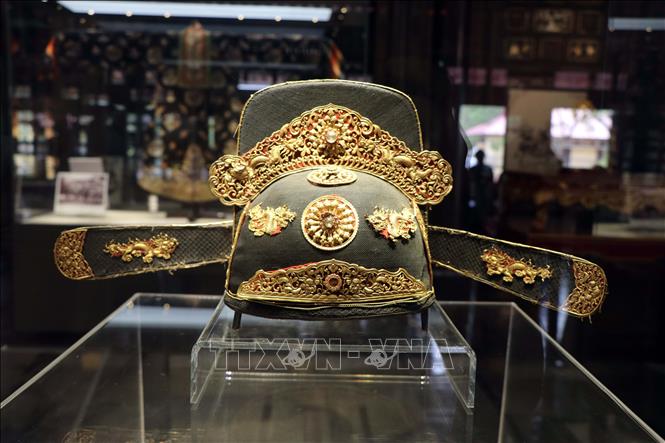 Photo: Nguyen Dynasty's mandarin hat on display. VNA Photo: Đỗ Trưởng