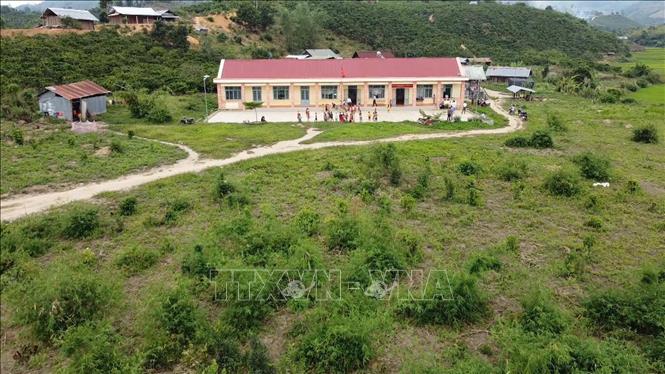 Trong ảnh: Điểm trường Tiểu học La Văn Cầu có hơn 100 học sinh lớp 1, 2 và 100% em là người dân tộc Mông. Ảnh: TTXVN phát