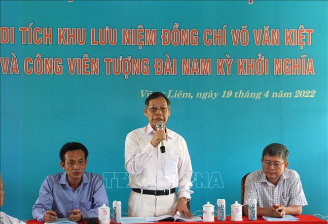 Ông Trương Quang Phú, Chủ tịch Hội Khoa học lịch sử tỉnh Vĩnh Long phát biểu tại hội thảo. Ảnh: Lê Thúy Hằng – TTXVN