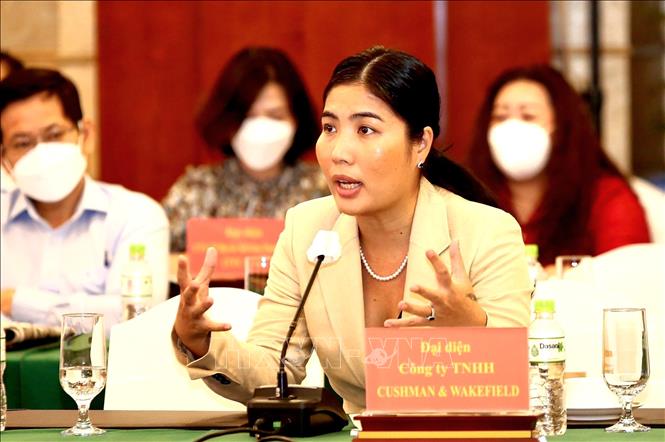 Trong ảnh: Bà Bùi Nguyễn Huyền Trang, Tổng giám đốc Công ty Cushman & Wakefield phát biểu tại Hội thảo. Ảnh: Thành Chung - TTXVN