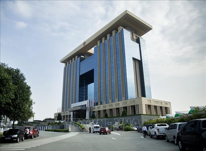 Trong ảnh: Trung tâm Giám sát, điều hành thông minh tỉnh Bình Dương - IOC được đặt tại Trung tâm Hành chính tỉnh Bình Dương. Ảnh: Hồng Đạt - TTXVN
