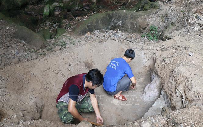 Bảo tàng tỉnh Yên Bái đã phát hiện hơn 80 di vật khảo cổ tại chùa Hang Úc, xã Tân Lập, huyện Lục Yên (Yên Bái). Ảnh: Đức Tưởng - TTXVN

