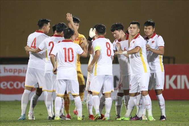 Trong ảnh: Đội tuyển U23 Việt Nam thể hiện quyết tâm trước khi vào trận đấu. Ảnh: Minh Quyết - TTXVN