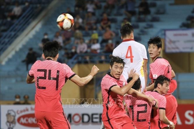Trong ảnh: Kết thúc hiệp 1, đội tuyển U23 Việt Nam dẫn trước với tỷ số 1-0. Ảnh: Minh Quyết - TTXVN
