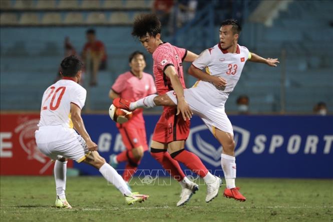 Trong ảnh: Kết thúc trận đấu, đội tuyển U23 Việt Nam giành chiến thắng với tỷ số 1-0. Ảnh: Minh Quyết - TTXVN