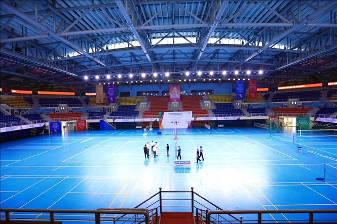 Nhà thi đấu đa năng tỉnh Quảng Ninh quy mô 5000 chỗ ngồi ở phường Đại Yên, thành phố Hạ Long đã sẵn sàng cho thi đấu môn bóng chuyền trong nhà. Ảnh: Hoàng Hiếu - TTXVN  