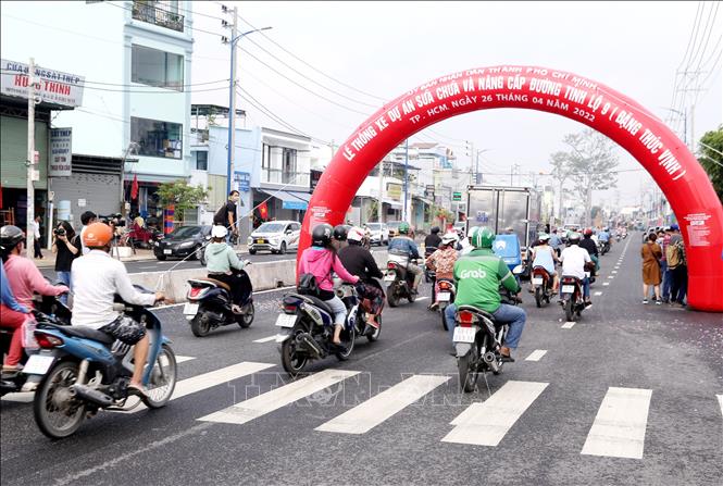 Trong ảnh: Thông xe Dự án Sửa chữa và nâng cấp đường Tỉnh lộ 9. Ảnh: Thành Chung - TTXVN