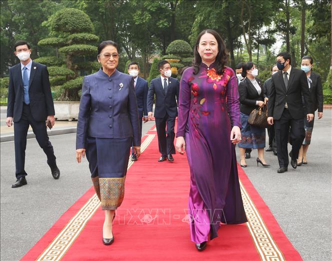 Phó Chủ tịch nước Võ Thị Ánh Xuân đón Phó Chủ tịch nước Lào Pany Yathotou. Ảnh: Lâm Khánh - TTXVN