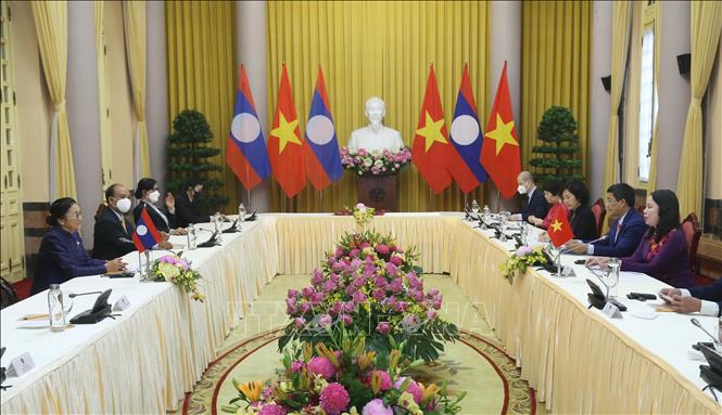 Phó Chủ tịch nước Võ Thị Ánh Xuân hội đàm với Phó Chủ tịch nước Lào Pany Yathotou. Ảnh: Lâm Khánh - TTXVN