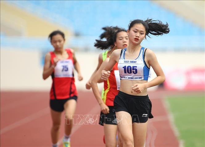 Trong ảnh: Các vận động viên thi đấu nội dung 800m nữ. Ảnh: Phạm Tuấn Anh - TTXVN 