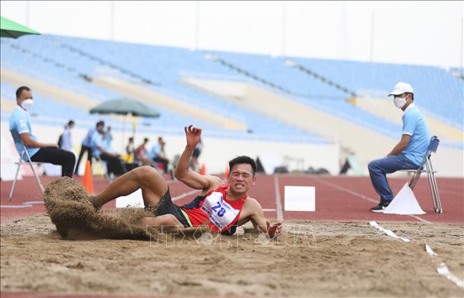 Trong ảnh: VĐV Lê Minh Lực (Đồng Nai) thi đấu môn nhảy xa. Ảnh: Ngọc Liên-TTXVN