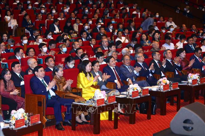 Trong ảnh: Các đồng chí lãnh đạo, nguyên lãnh đạo Đảng, Nhà nước cùng lãnh đạo CHDCND Lào và Vương quốc Campuchia tham dự buổi lễ. Ảnh: An Đăng - TTXVN