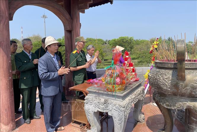 Theo Ban quản lý Di tích lịch sử quốc gia đặc biệt Thành cổ Quảng Trị, trung bình mỗi ngày có hơn 1.000 lượt khách đến viếng, tham quan. Ảnh: Thanh Thủy-TTXVN