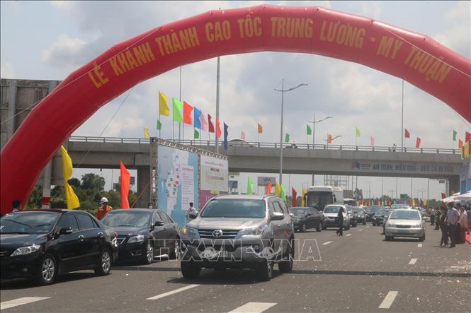 Vehicles in Trung Luong-My Thuan Highway in the project’s opening day. VNA Photo: Minh Trí