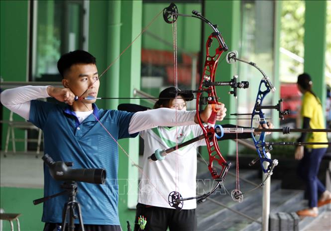 Trong ảnh: Cung thủ quốc gia Nguyễn Minh Duy luyện tập tại Trung tâm huấn luyện thể thao Quốc gia 1, Nhổn, Hà Nội. Ảnh: Trần Việt - TTXVN