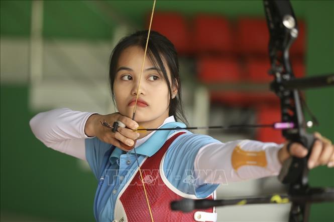 Photo: Archer Do Thi Anh Nguyet practices for SEA Games 31. VNA Photo: Minh Quyết 