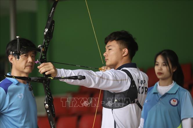Photo: Archers train for SEA Games 31 with new equipment. VNA Photo: Minh Quyết