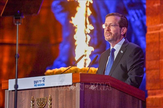 Trong ảnh: Tổng thống Israel Isaac Herzog phát biểu tại lễ tưởng niệm các nạn nhân diệt chủng Do Thái tối ngày 27/4/2022. Ảnh: TTXVN phát
