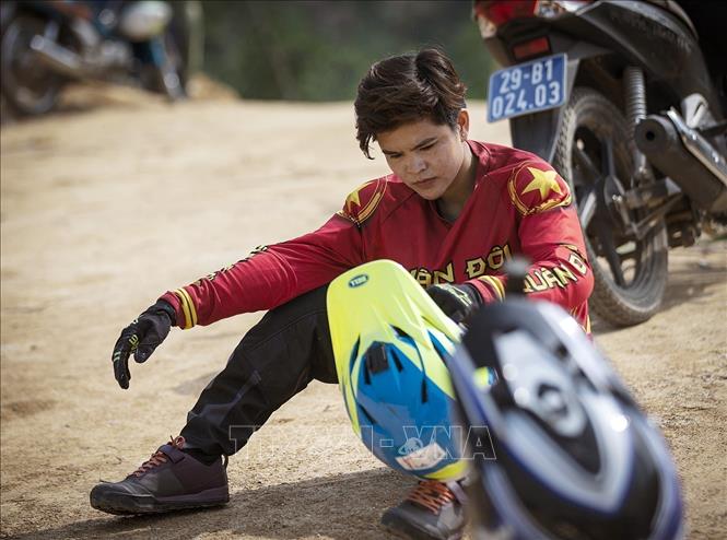 Trong ảnh: Giây phút nghỉ ngơi của vđv đội đua xe đạp đổ đèo Quàng Thị Soan (Sơn La) tại đường đua. Ảnh: Trọng Đạt-TTXVN