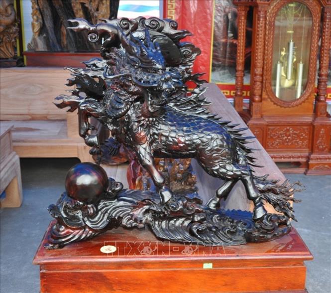 Sản phẩm của làng nghề mộc Thụy Lân (Hưng Yên). Ảnh: Đỗ Huyền - TTXVN