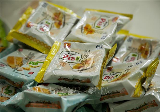 Trong ảnh: Đặc sản bánh Pía Sóc Trăng. Ảnh: Hồng Đạt - TTXVN
