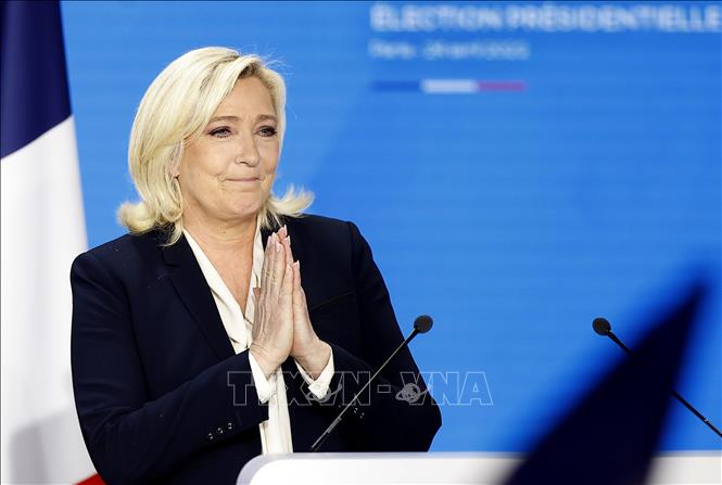 Trong ảnh: Ứng cử viên đảng cực hữu Mặt trận quốc gia (RN) Marine Le Pen tại cuộc vận động tranh cử ở Paris, Pháp, ngày 24/4/2022. Ảnh: THX/TTXVN