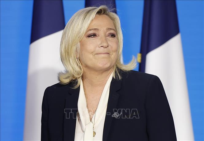 Trong ảnh: Ứng cử viên đảng cực hữu Mặt trận quốc gia (RN) Marine Le Pen tại cuộc vận động tranh cử ở Paris, Pháp, ngày 24/4/2022. Ảnh: THX/TTXVN