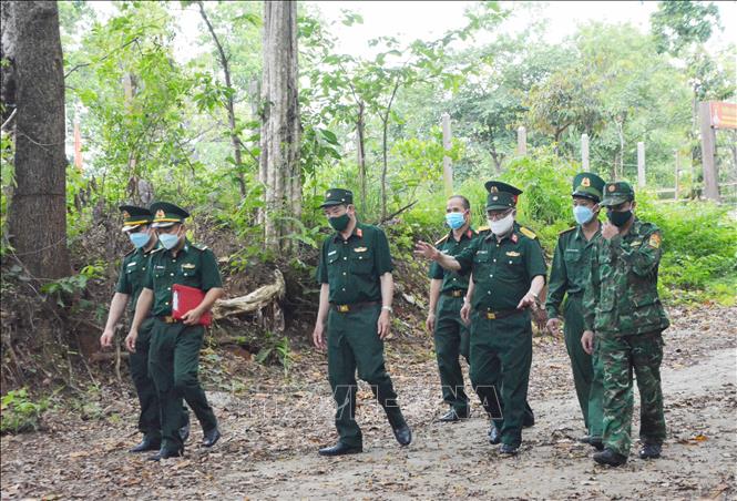 Những cựu chiến binh Sư đoàn 470 (Bộ Tư lệnh Trường Sơn) về thăm lại chiến trường xưa. Ảnh: Tuấn Anh – TTXVN