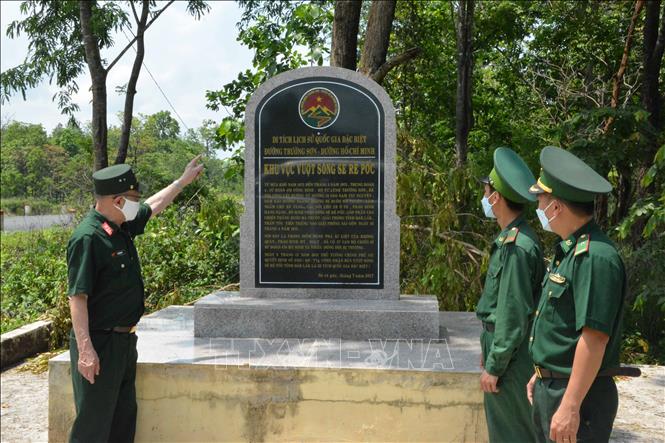 Khu vực Bia tưởng niệm Di tích Quốc gia đặc biệt Bến vượt sông Sêrêpốk. Ảnh: Tuấn Anh – TTXVN