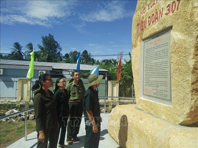 Các cựu thanh niên xung phong về 