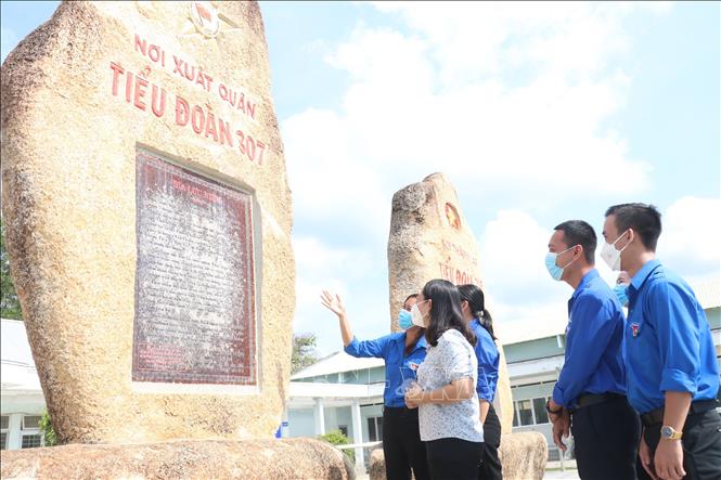 Nơi lưu dấu bước chân của Tiểu đoàn 307 tại căn cứ Giồng Luông, xã Đại Điền (huyện Thạnh Phú, Bến Tre) được công nhận là Di tích lịch sử cấp tỉnh năm 2018 và cũng là nơi giáo dục truyền thống lịch sử hào hùng cho thế hệ trẻ hôm nay. Ảnh: Chương Đài - TTXVN