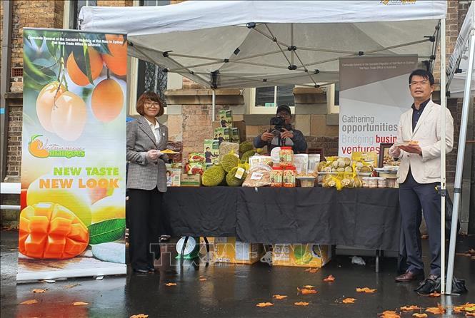 Gian hàng quảng bá, giới thiệu hàng nông sản Việt Nam trong khu chợ cuối tuần Pardington Market , ở thành phố Sydney, bang New South Wales của Australia. Ảnh: Diệu Linh - P/v TTXVN tại Sydney