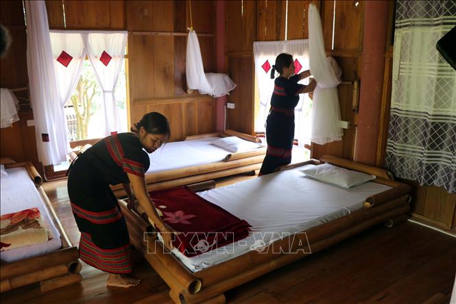 Trong ảnh: Làng du lịch cộng đồng A Nôr có nhiều nhà homestay để du khách lưu trú. Ảnh: Đỗ Trưởng - TTXVN