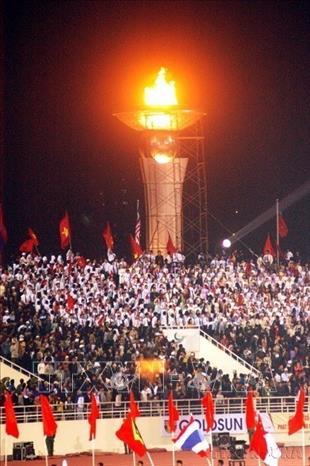 Lễ khai mạc Đại hội Thể thao Đông Nam Á lần thứ 22 (SEA Games 22), tối 5/12/2003 tại Sân vận động Quốc gia Mỹ Đình (Hà Nội). Ảnh: TTXVN