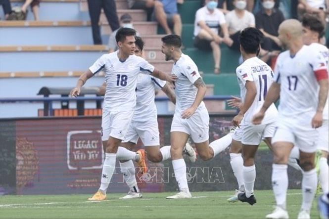Các cầu thủ U23 Philippines ăn mừng bàn thắng mở tỷ số do công của Christian Rontini (18) ở phút thứ 10. Ảnh: Minh Quyết - TTXVN