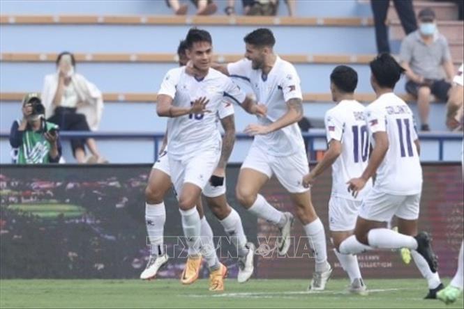 Các cầu thủ U23 Philippines ăn mừng bàn thắng mở tỷ số do công của Christian Rontini (18) ở phút thứ 10. Ảnh: Minh Quyết - TTXVN