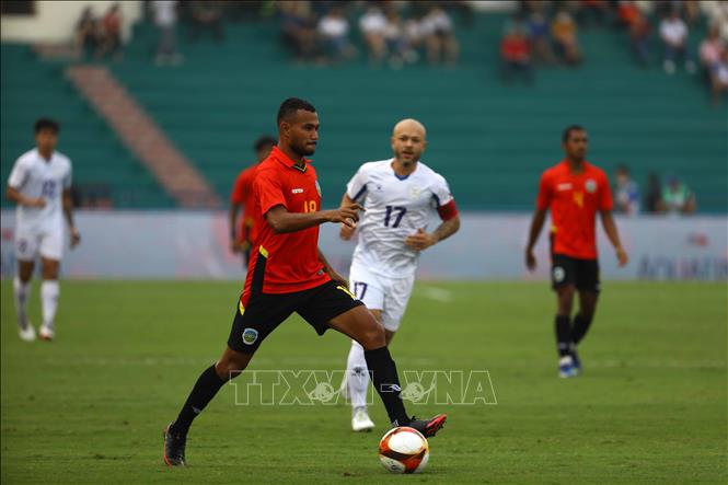 Pha đi bóng của Junior Da Costa (18, U23 Timor Leste). Ảnh: Huy Hùng - TTXVN 