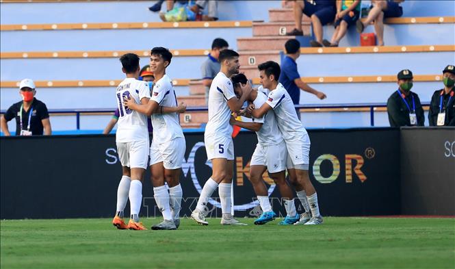 Các cầu thủ U23 Philippines ăn mừng bàn thắng thứ hai ở ngay đầu hiệp 2 do công của Dennis Chung Salazar (số 7). Ảnh: TTXVN