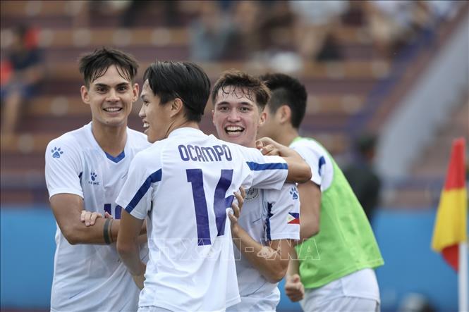 Orevillo (số 6, U23 Philippines) ghi bàn ấn định tỷ số 4-0. Ảnh: Minh Quyết - TTXVN