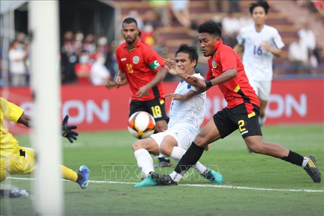 Pha ghi bàn nâng tỷ số lên 3-0 cho U23 Philippines của Jovin Bedic Hervas (9). Ảnh: Minh Quyết - TTXVN