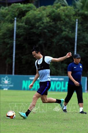 Malaysian players practice at the Sports Palace. VNA Photo: Tuấn Anh