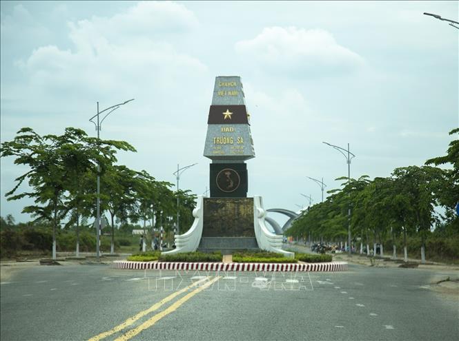 Trong ảnh: Cột mốc chủ quyền Quần đảo Trường Sa của Việt Nam trên đường vào Bến tàu cao tốc Trần Đề - Côn Đảo.
Ảnh: Hồng Đạt - TTXVN
